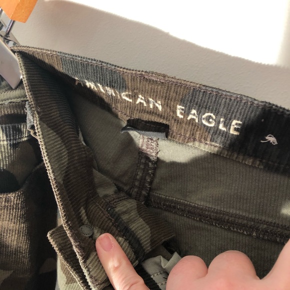 BNWOT American Eagle Camo corduroy Camo mom jeans - Picture 4 of 6
